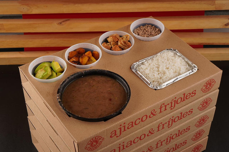 Ajiaco santafereño con mazorca, crema y alcaparras